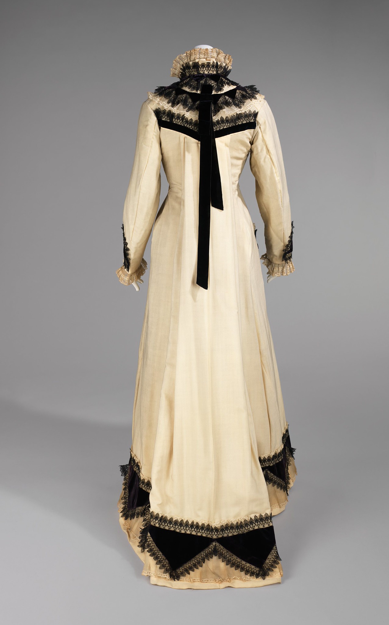 1875 Tea Gown. American. Wool, silk, cotton. metmuseum