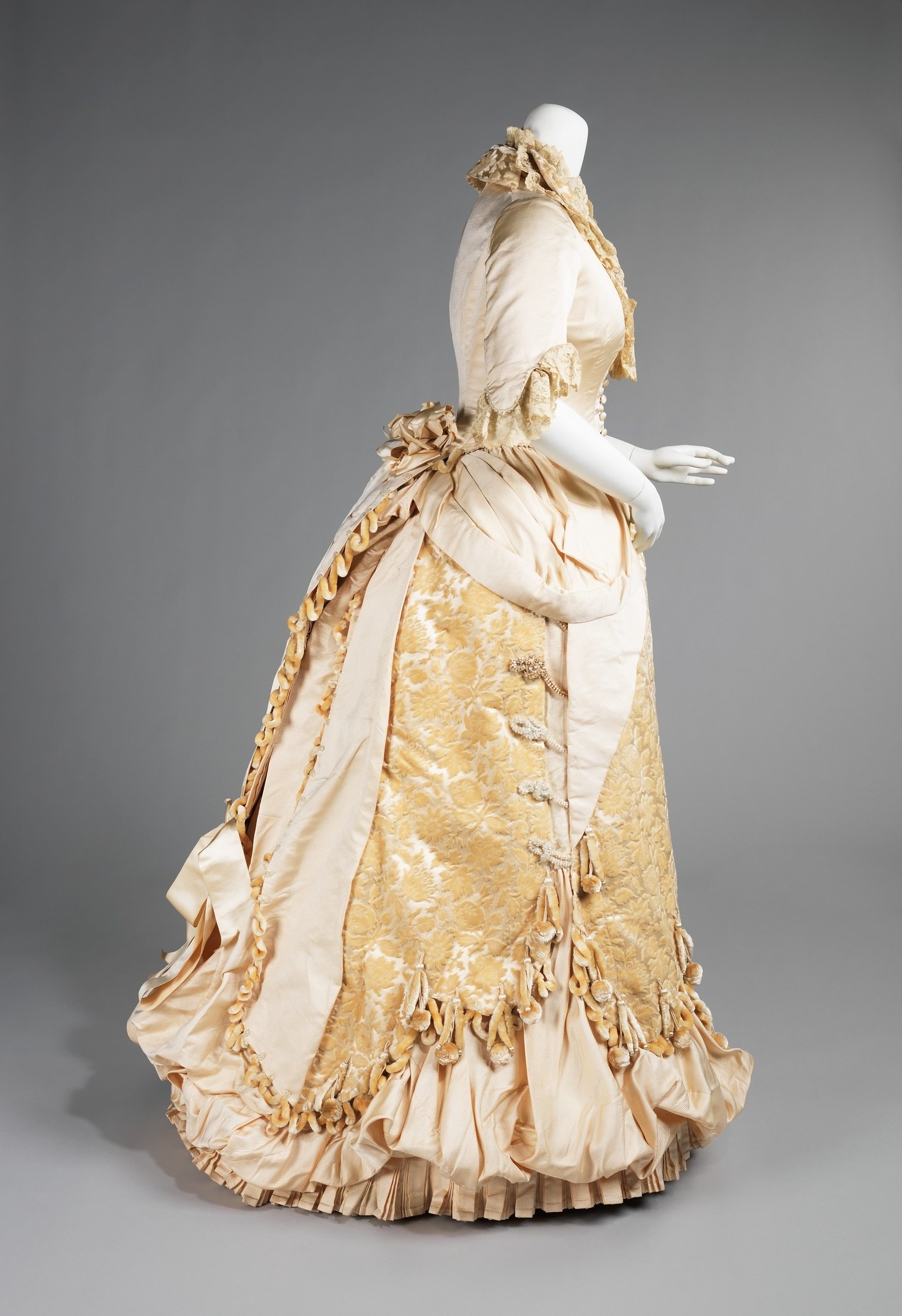1885. American. Silk, linen. metmuseum