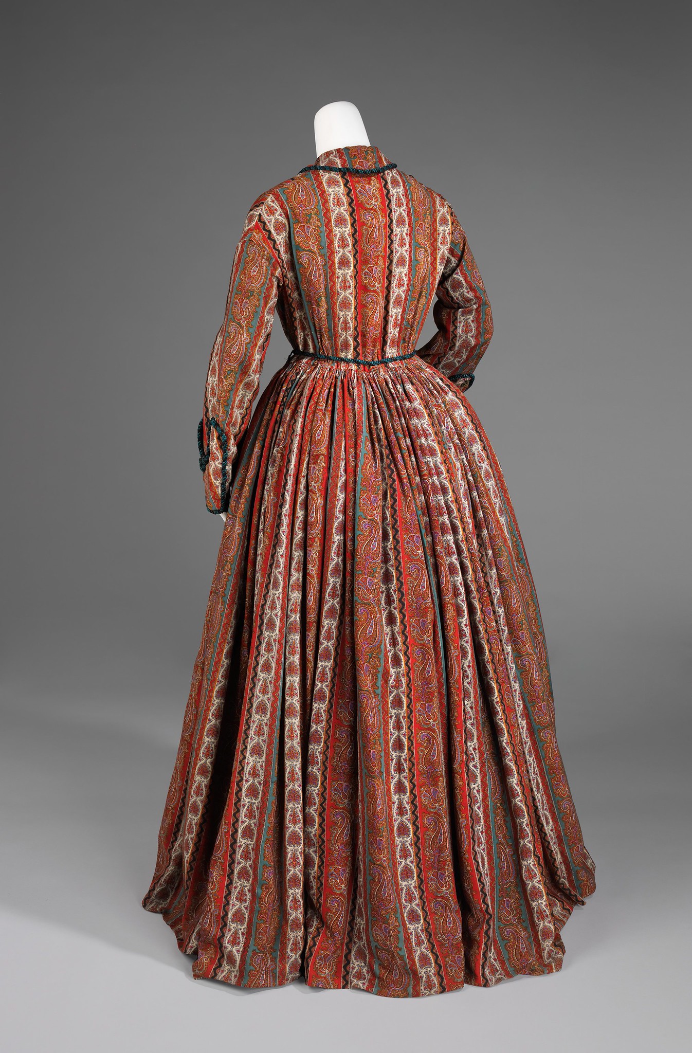 Dressing gown ca. 1875 American Wool, silk, metmuseum (back)