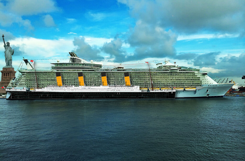 Titanic vs Oasis of the Seas (with Statue of Liberty shown for comparison)