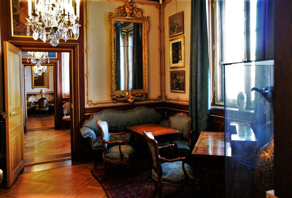 Would Wilhelmina have sat here to read or write a letter?