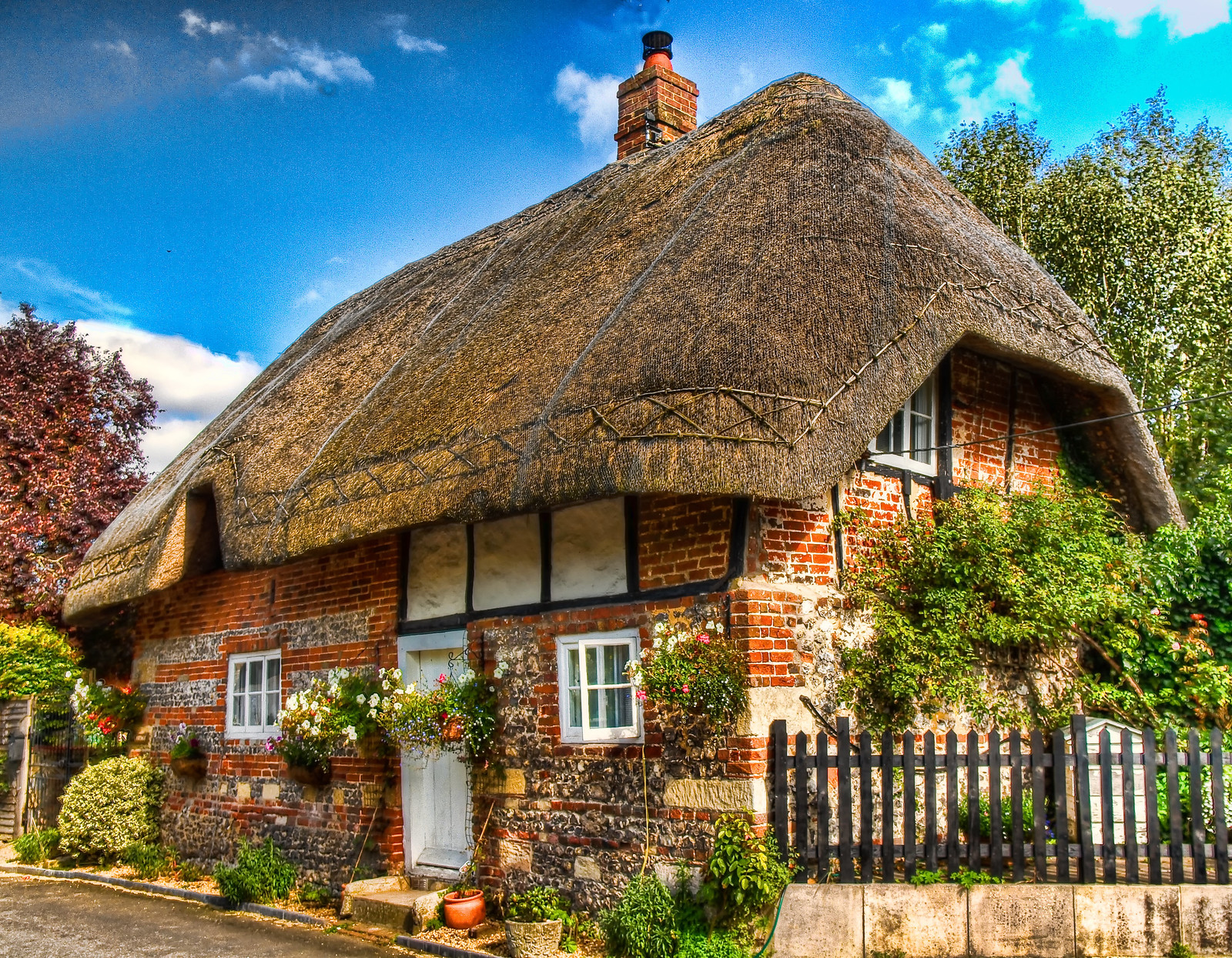 A thatched cottage in Nether Wallop, Hampshire. Credit Anguskirk