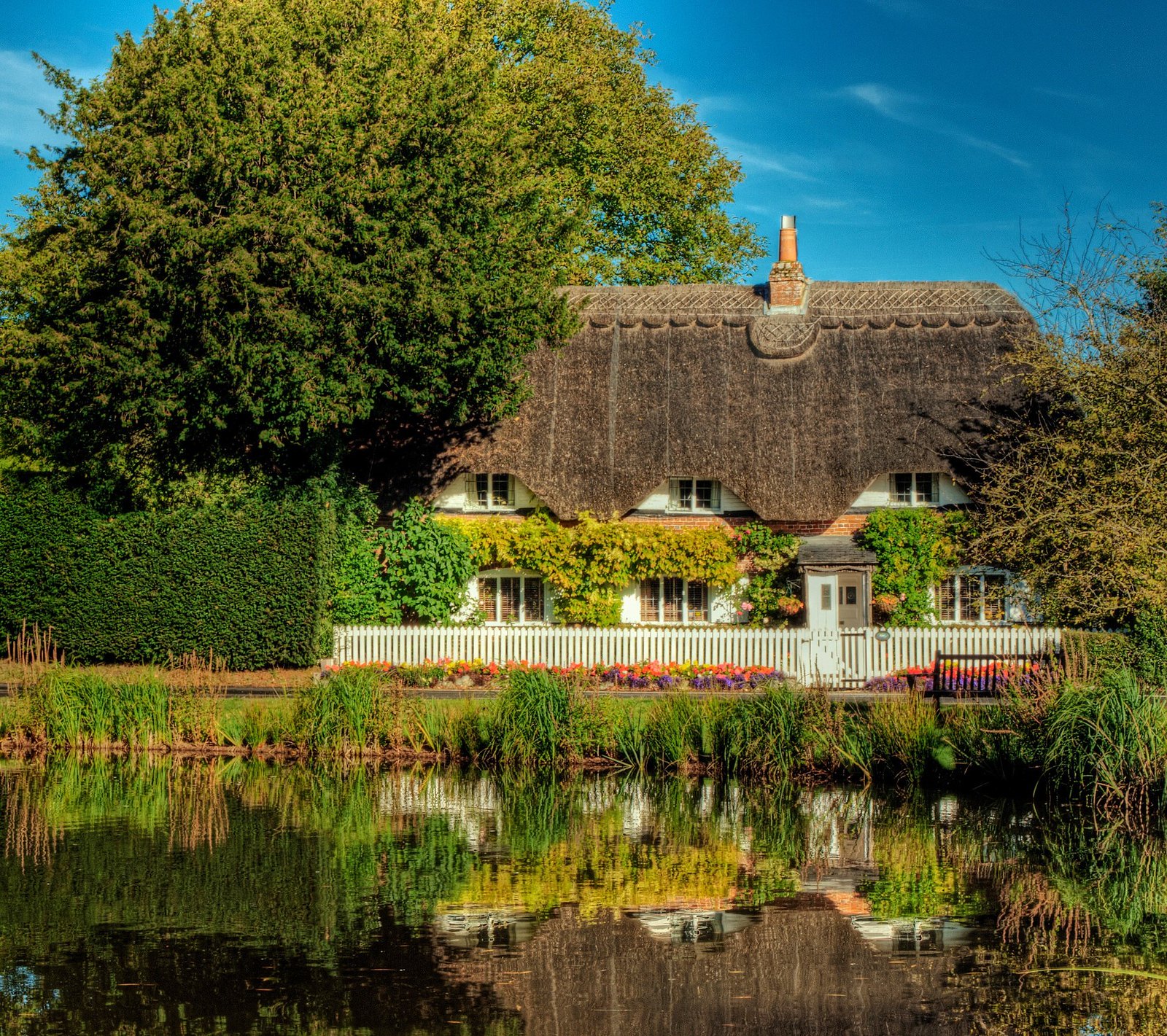 A Thatched Cottage at Crawley near Winchester. Credit Neil Howard