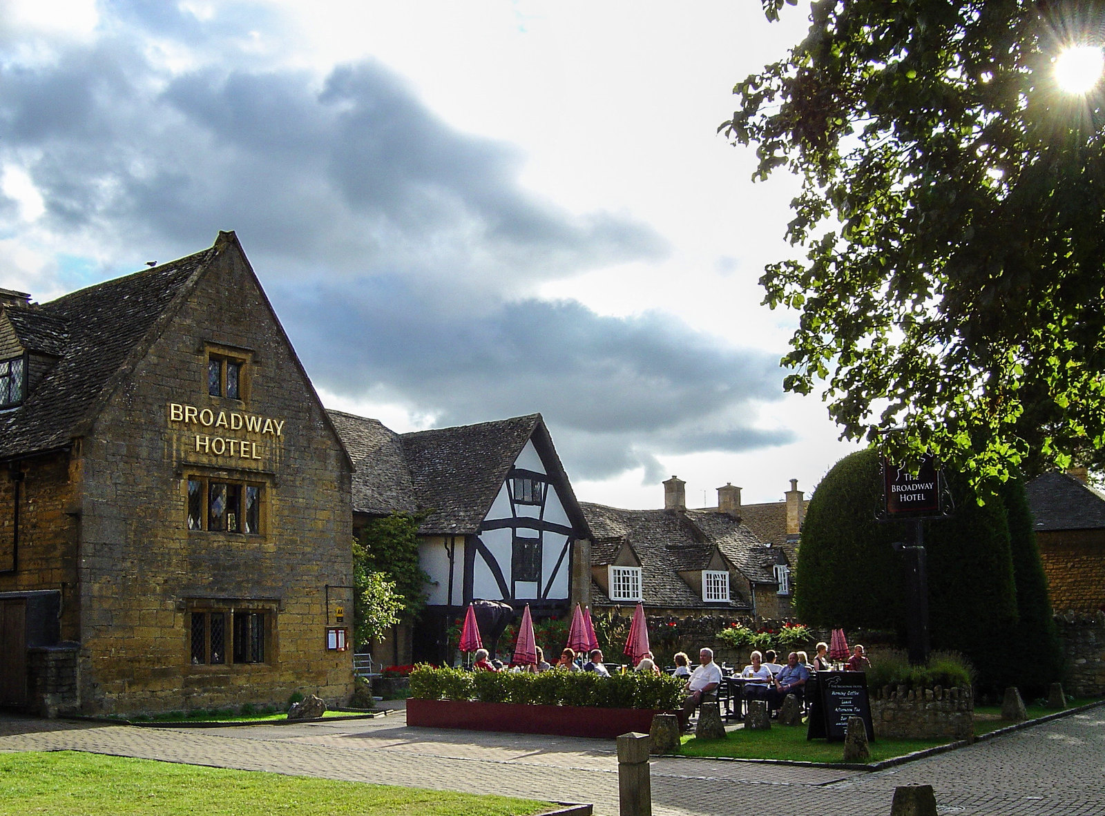 Afternoon tea or a cocktail in the garden of the Broadway Hotel