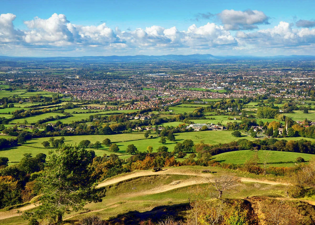 Cheltenham and the Malverns from Leckhampton Hill. Credit Nilfanion