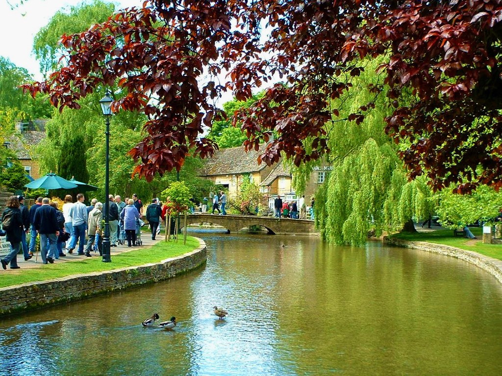 Bourton-on-the-water. Credit BritainandBritishness.com