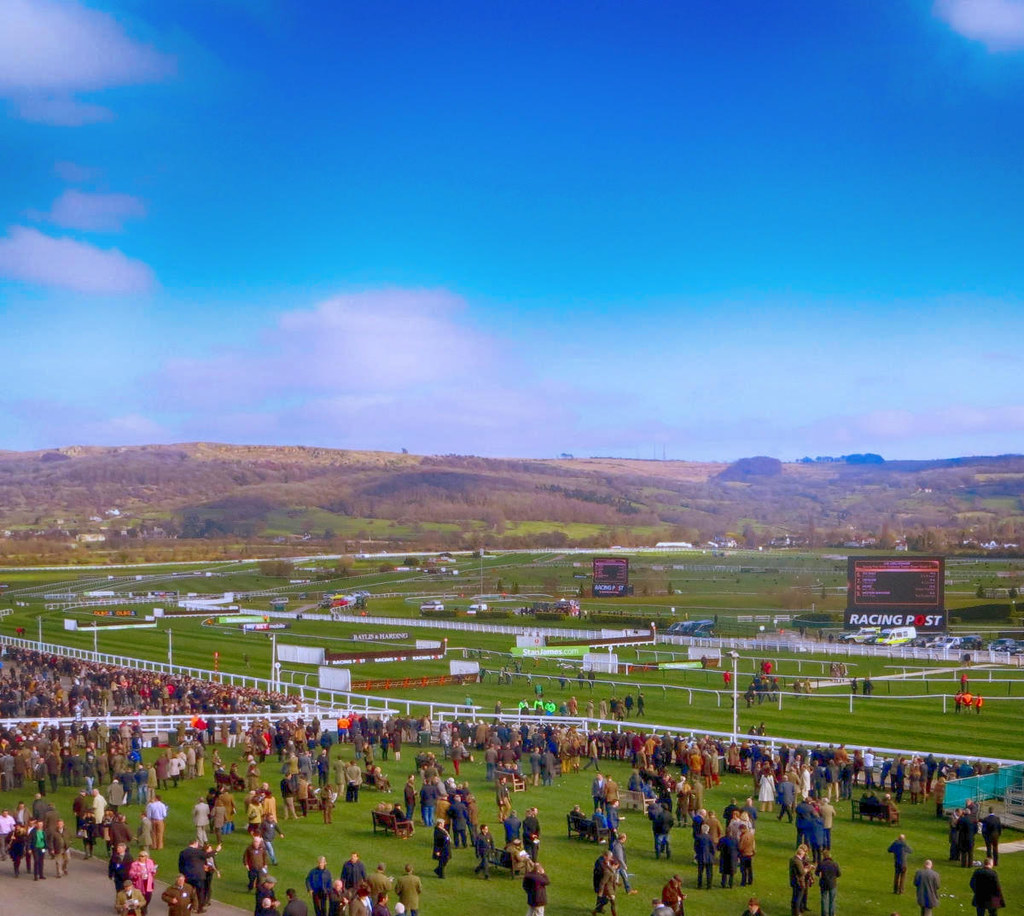 Cheltenham Racecourse. Credit Carine06