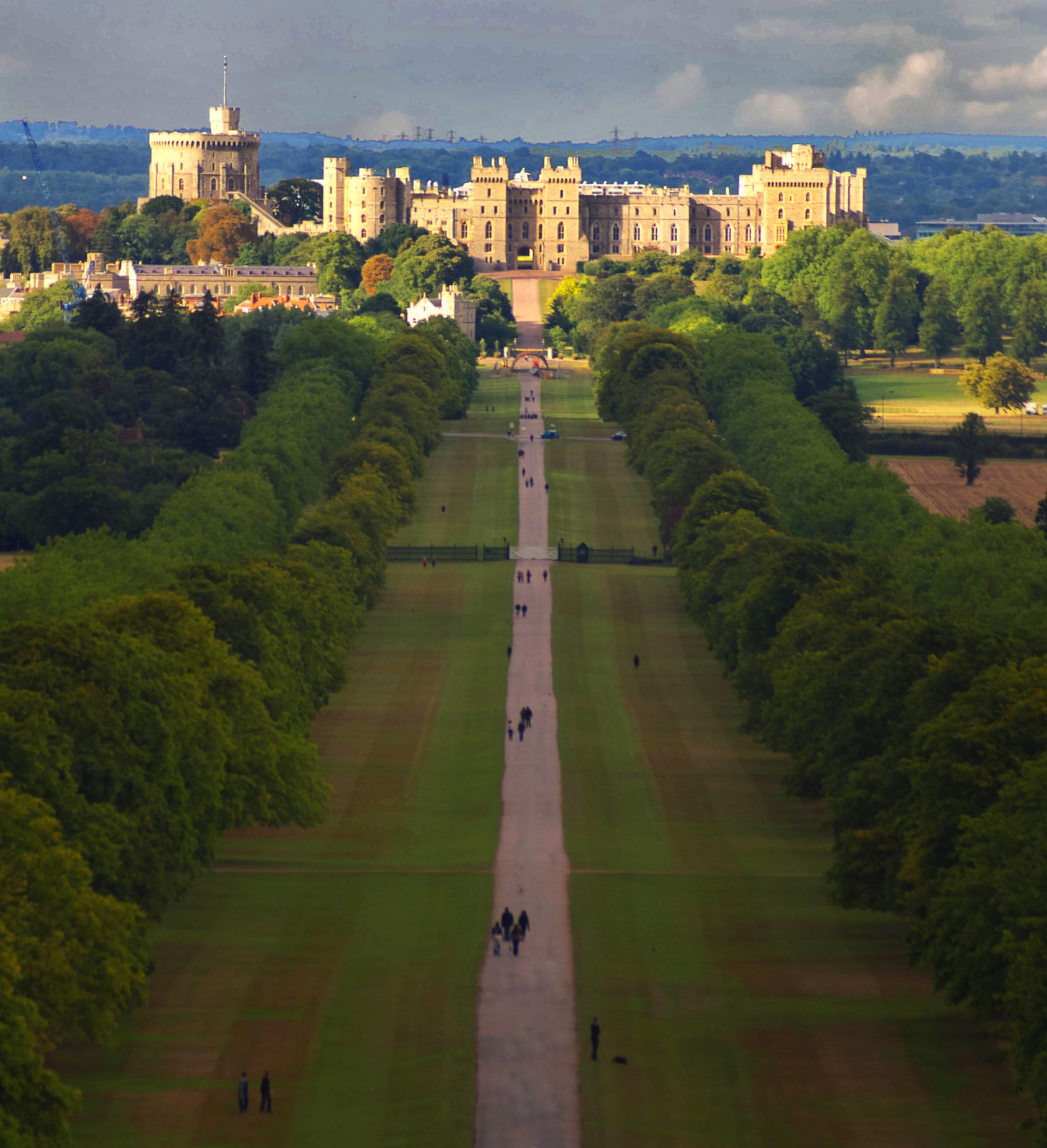 Windsor Castle Long Walk. Credit Graemev2