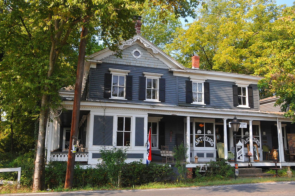 Late 1860s Folk Victorian, Prince William County, VA. Credit Jerrye & Roy Klotz, MD
