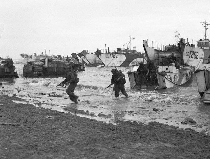 Commando coming ashore from LCAs (Landing Craft Assault) on Jig Green beach, Gold area, 6 June 1944