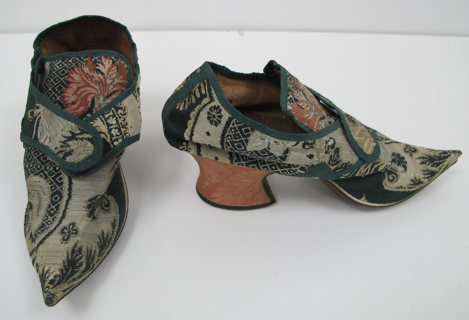 1721. British. Silk, metal