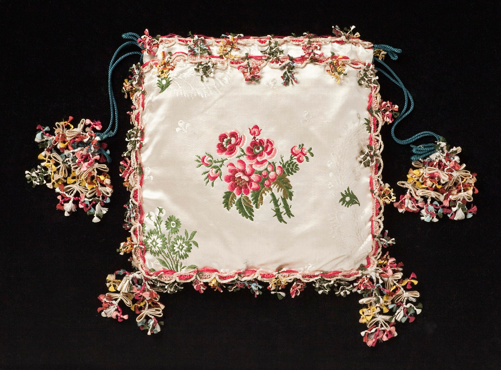 1799. Reticule. French. Silk satin with weft-float and supplementary weft-float patterning, silk floss and chenille passementerie with silk fly fringe, and silk cord. LACMA