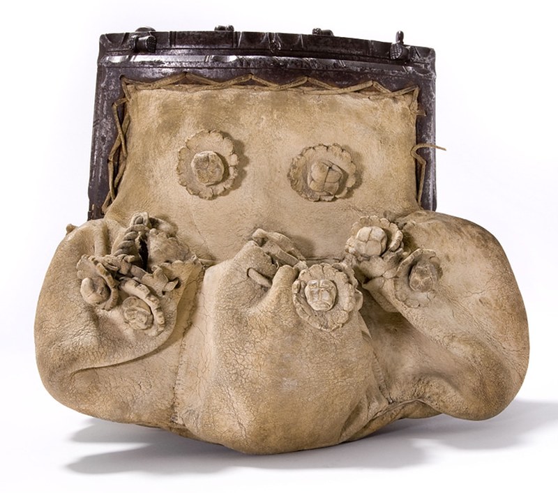 1500s. French. Goat's leather belt puch with iron frame and 18 pockets, some behind secret closures. French. Silk. Tassenmuseum Netherlands