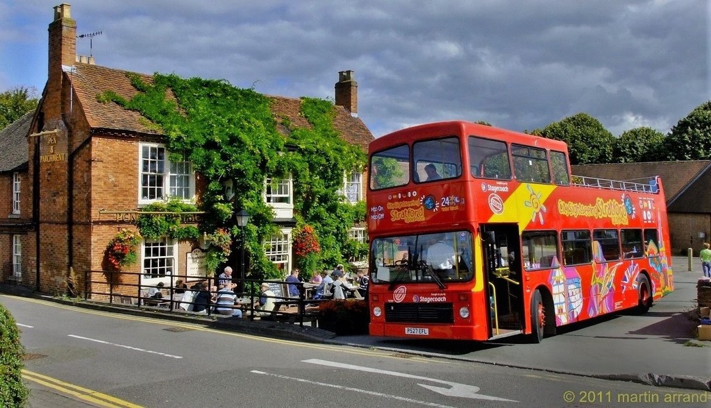 Open Top Bus Tour. Credit Martin Arrand, flickr