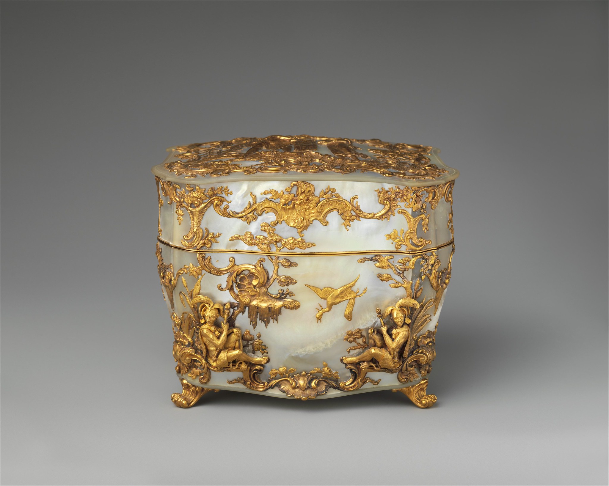 1745 Nécessaire with watch. German. Gold and mother-of-pearl, lined with dark-red velvet. metmuseum