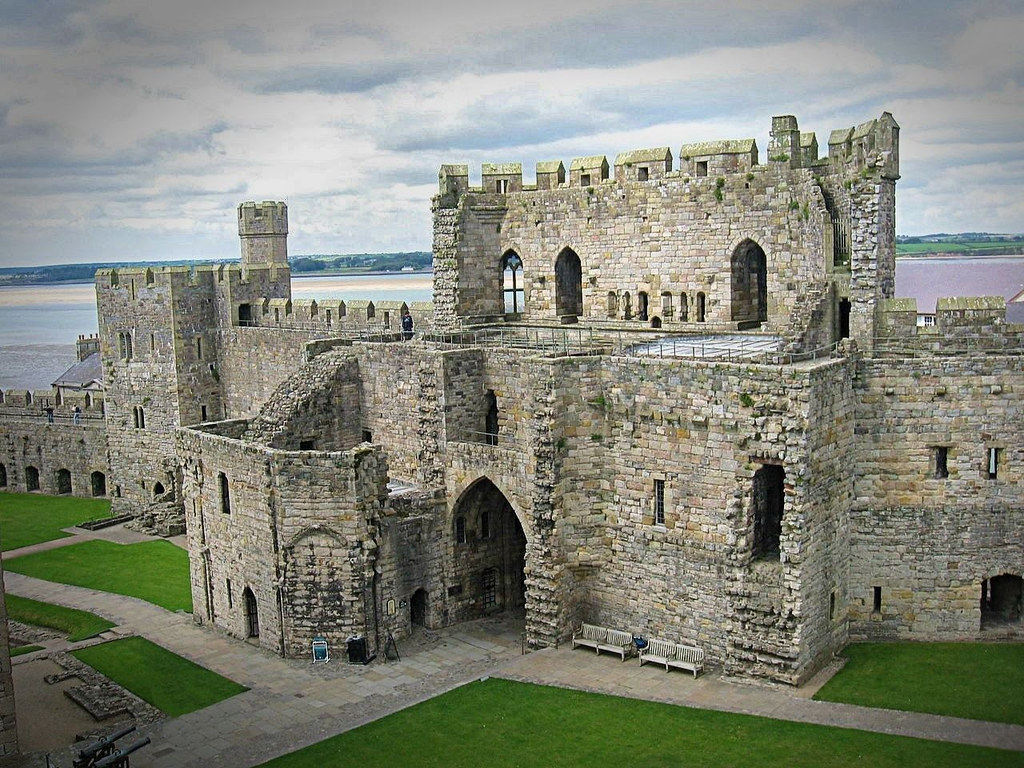 Caernafon Kings Gate. Credit Albertistvan