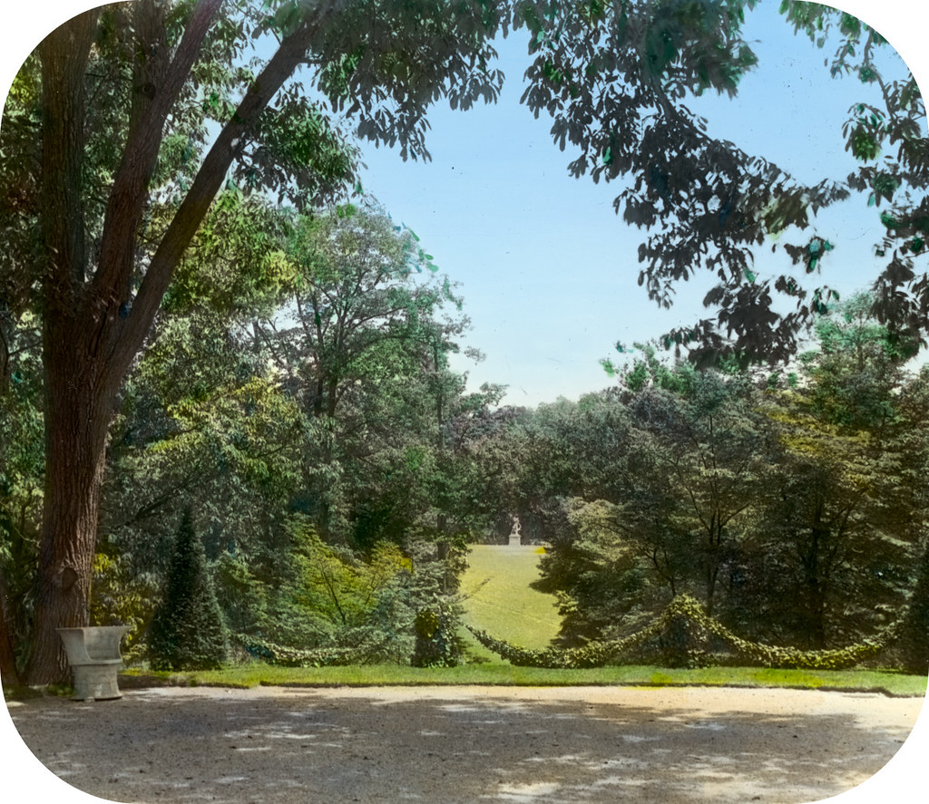C'laraben Court,' Benjamin Stern house, Roslyn Harbor, New York. View from drive
