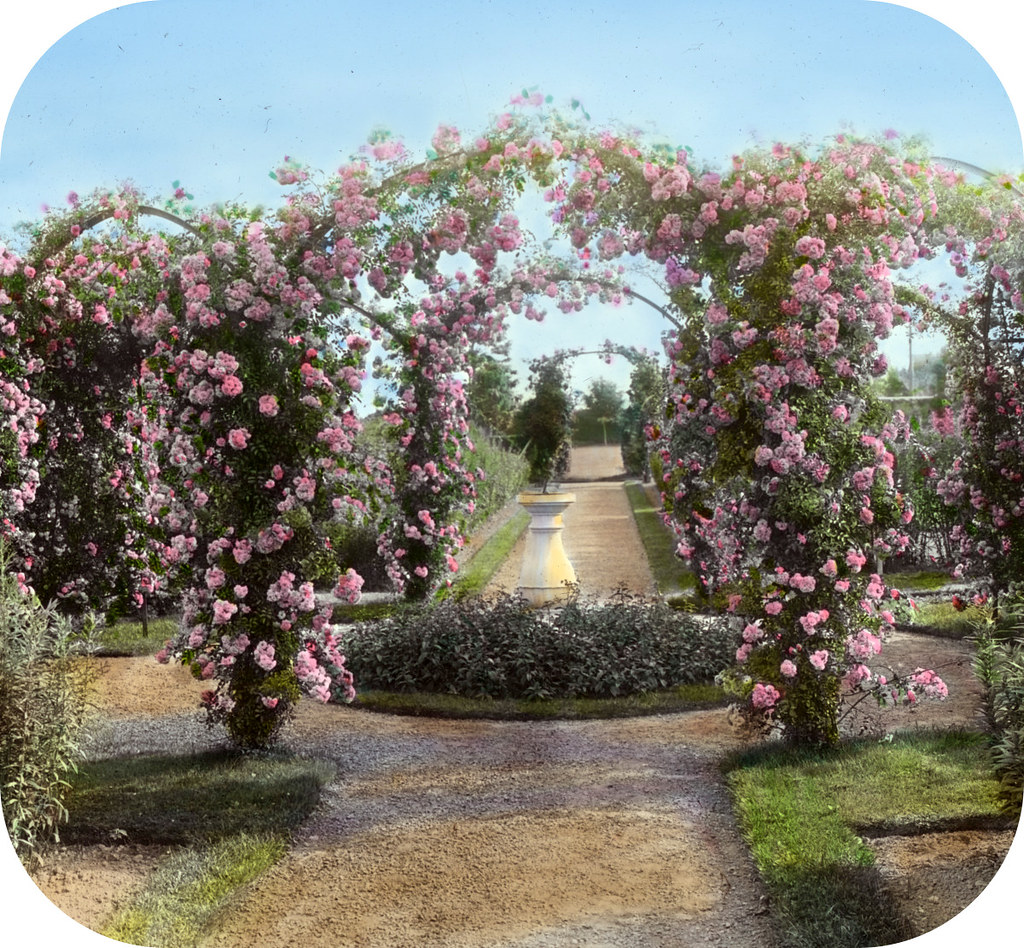 'Armsea Hall,' Charles Frederick Hoffman Jr. house, Narragansett Bay, Newport, Rhode Island. Sundial