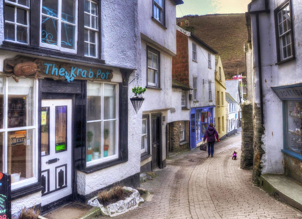 The narrow streets of Port Isaac, Cornwall. Credit Baz Richardson, flickr