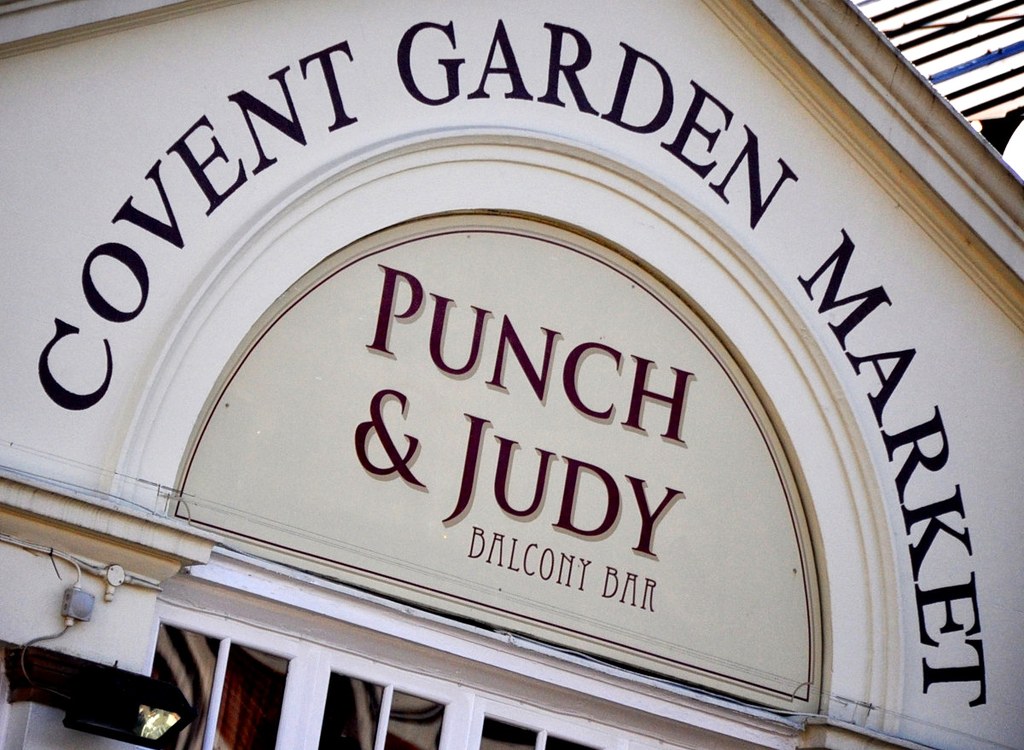 Signage above the Covent Garden Market entrance. Credit Eduard Díaz i Puig