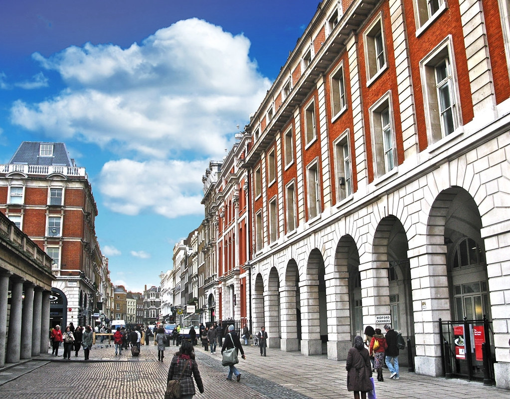 Piazza and buildings in front of Covent Garden