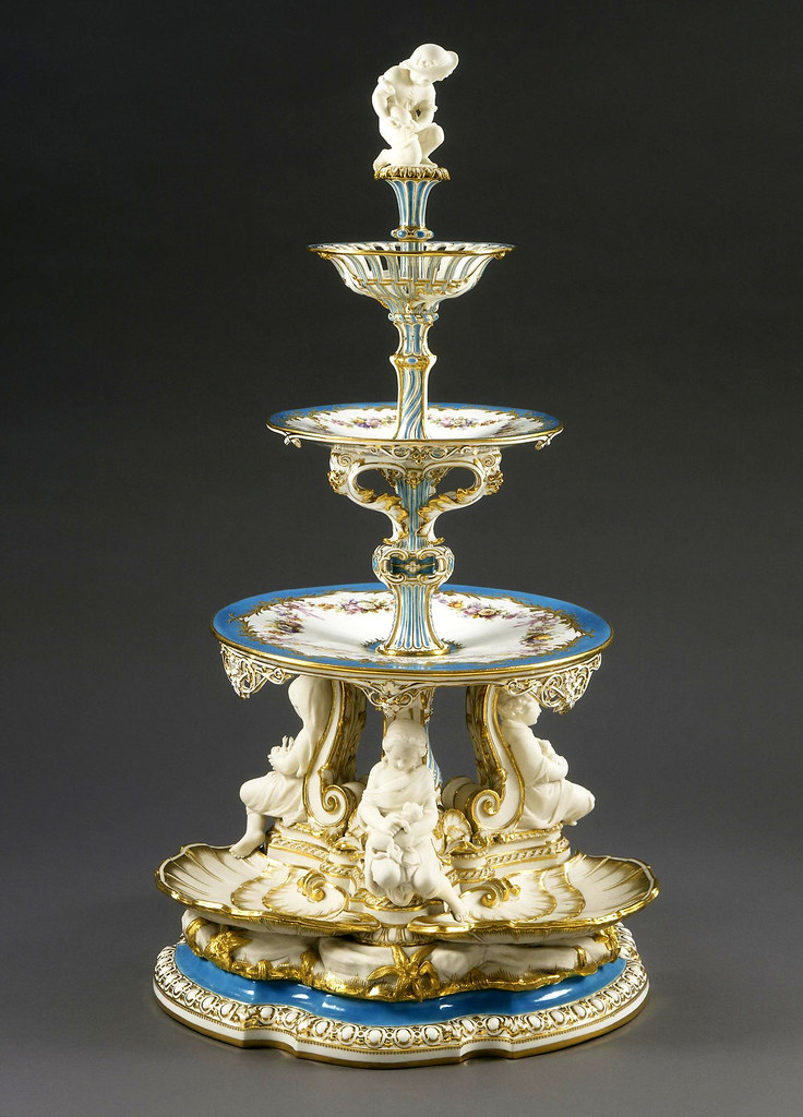 Victoria pierced tiered centrepiece for a dessert service