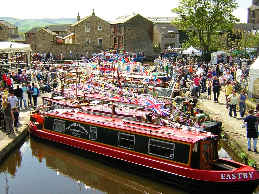 Skipton May Boat Festival. Credit Ronhjones