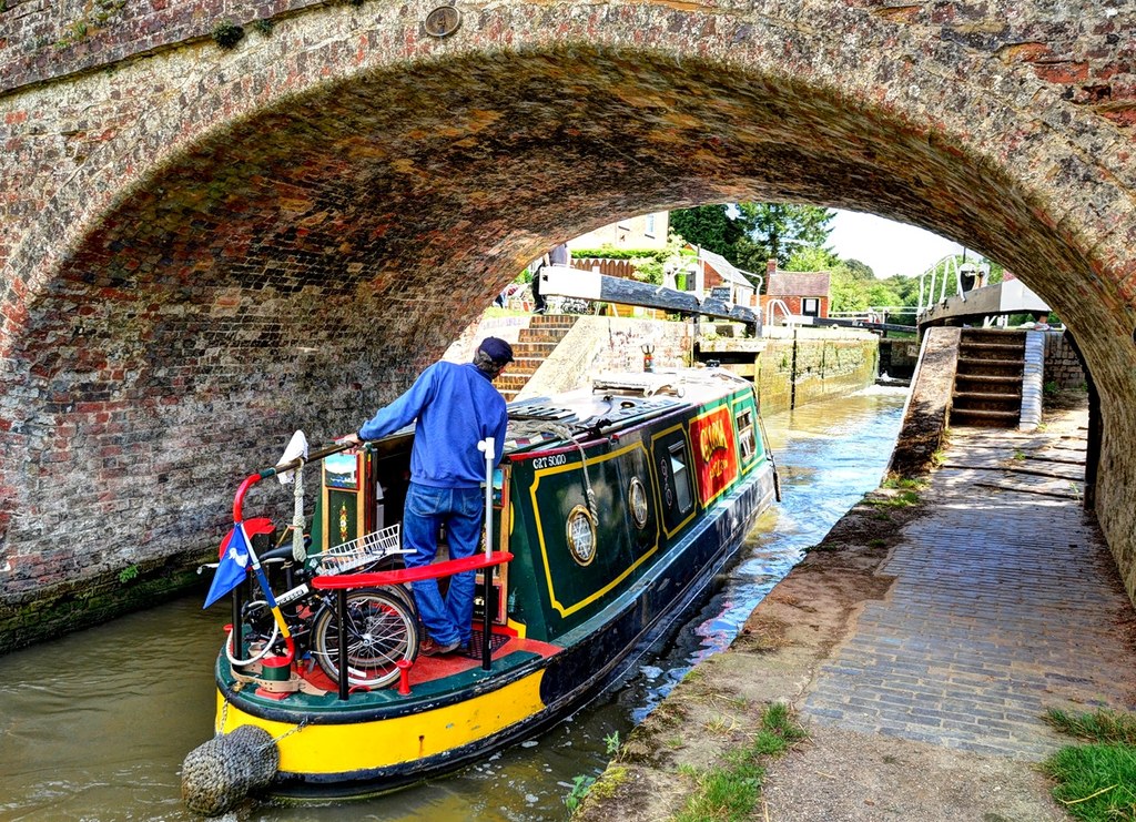 Entering the lock at Braunston, Northamptonshire. Credit Baz Richardson, flickr