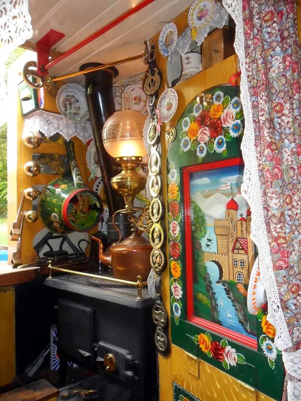 Traditional boatman's cabin interrior. Credit Keith Lodge