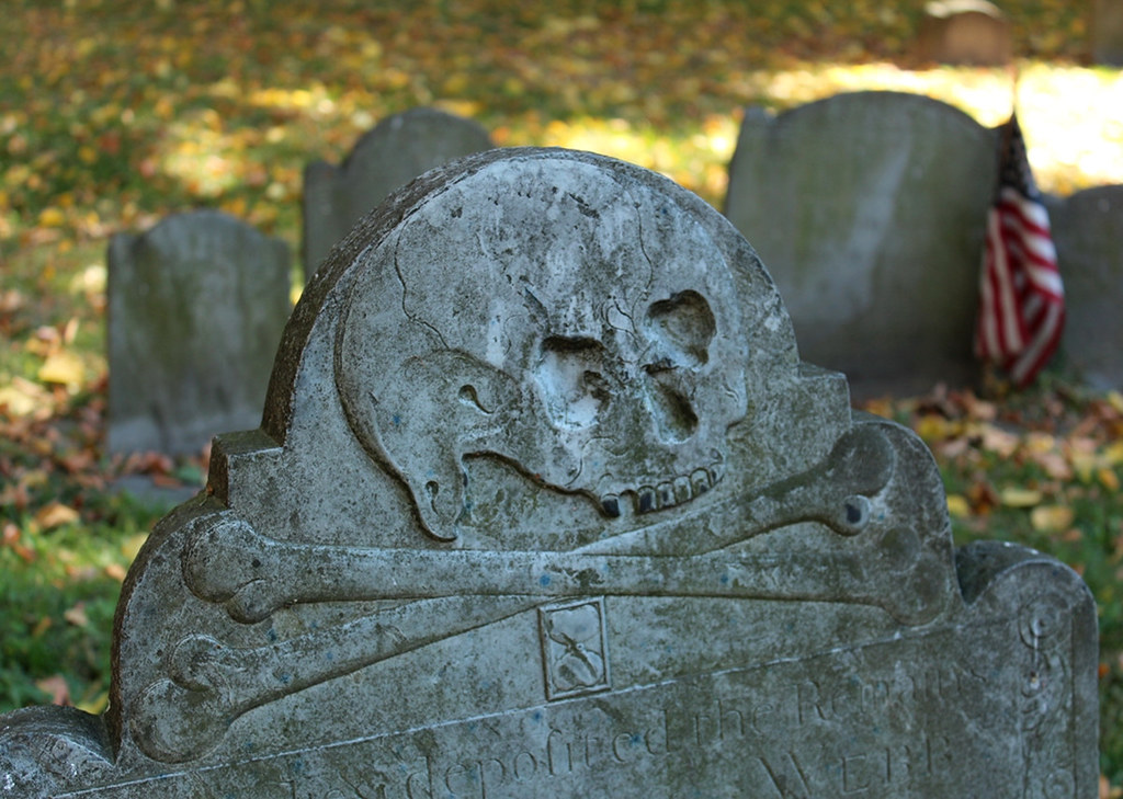 Skull and Crossbones headstone design. Credit Robert Linsdell