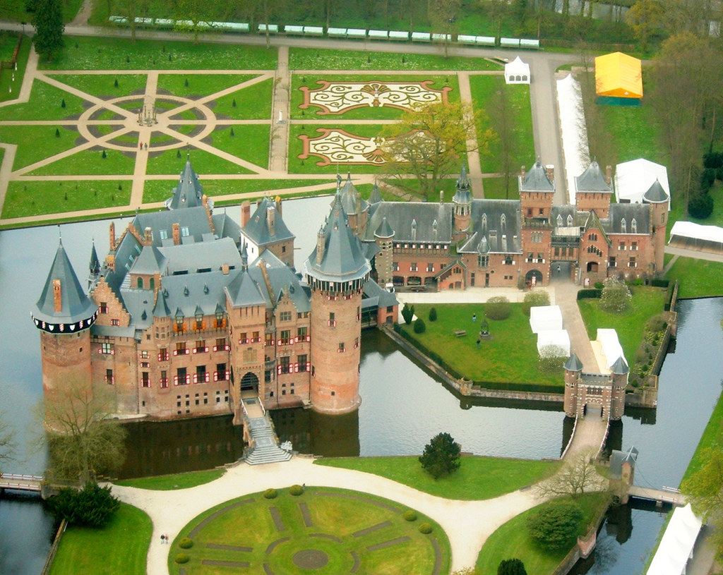 Castle de Haar aerial view. Credit Jan Koning