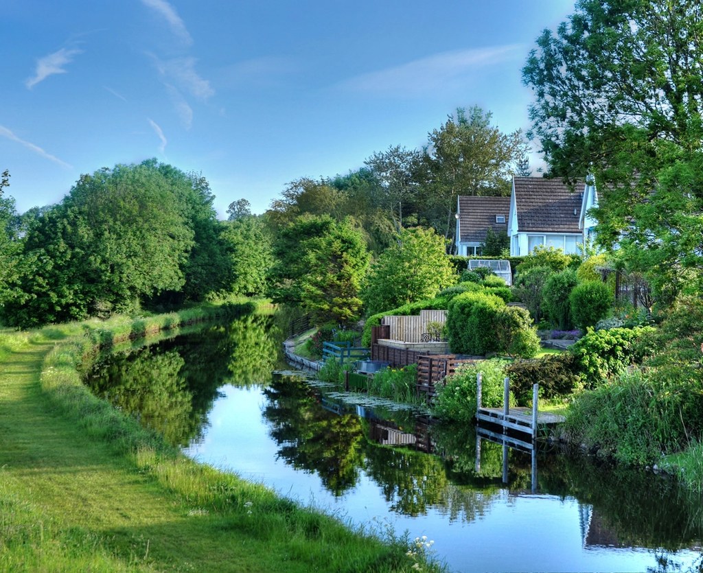 The Lancaster Canal, Borwick, Lancashire. Credit Baz Richardson, flickr