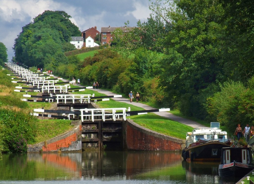 Caen Hill Locks, Devizes, Wiltshire. Credit BazViv