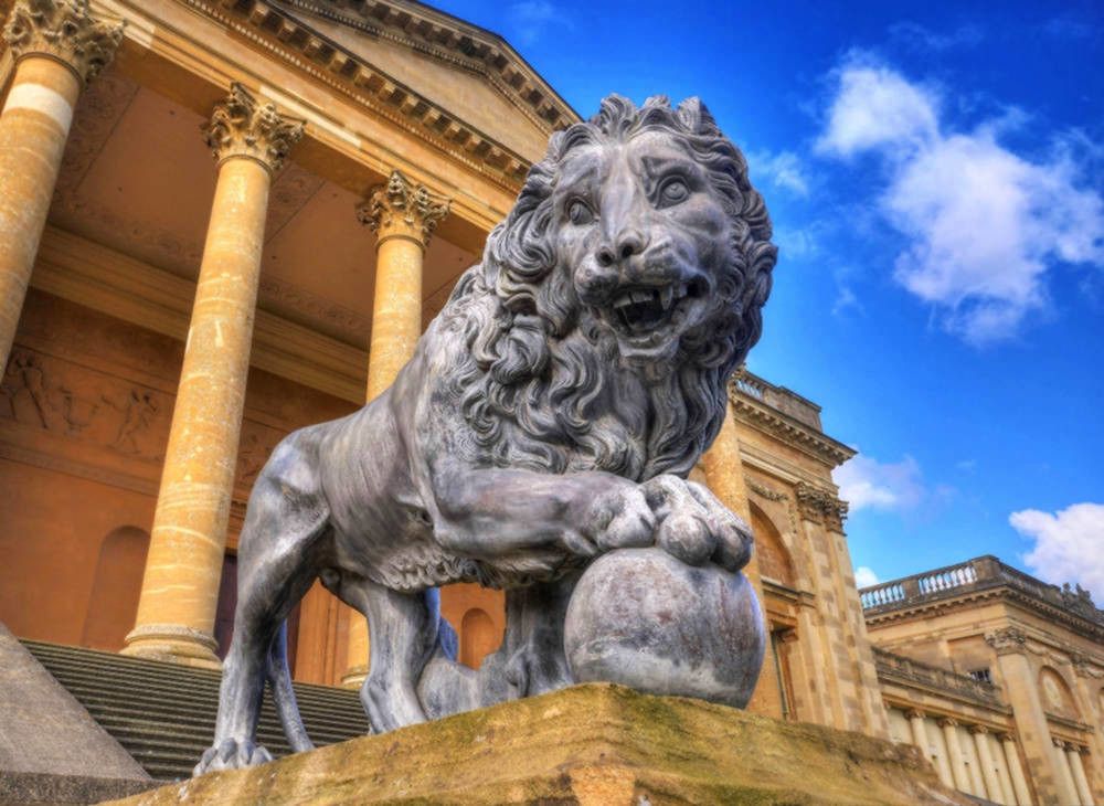 Stowe House Medici Lion sculpture. Credit Baz Richardson