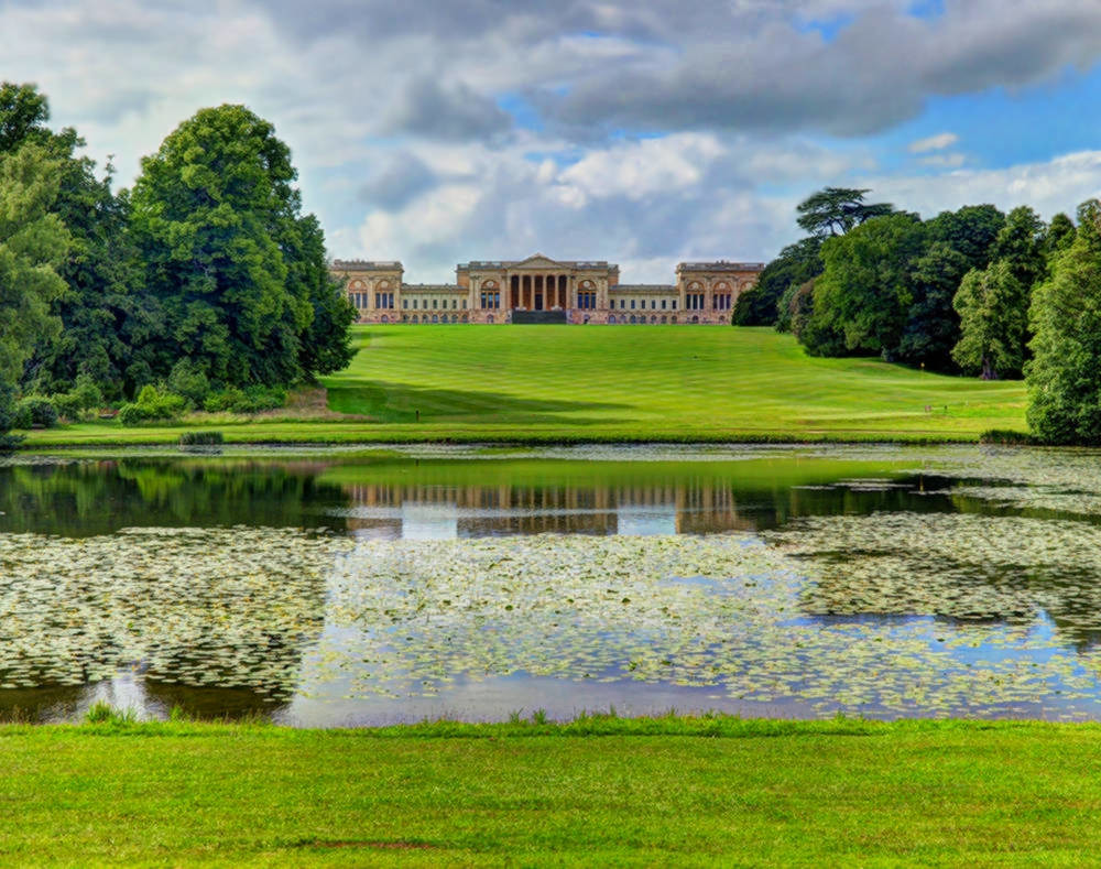 Stowe House and Lake, Buckinghamshire. Credit Baz Richardson, flickr