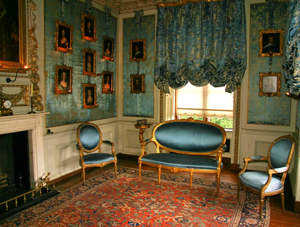 Warwick Castle Blue Boudoir. Credit Paul Reynolds, flickr