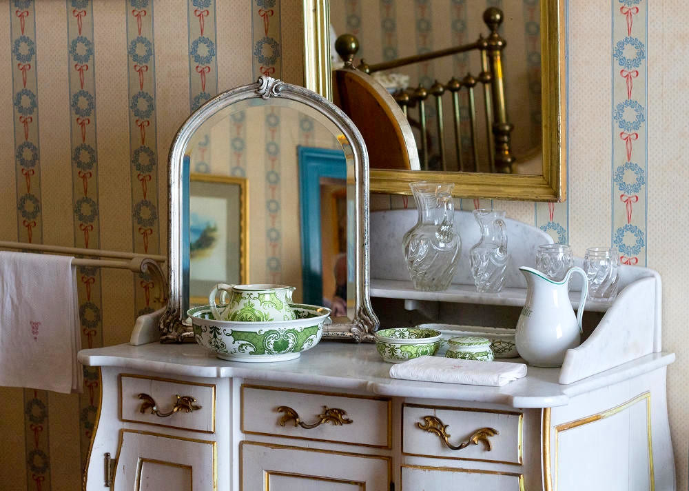 Doorn House dressing table. Credit Hans Splinter, flickr