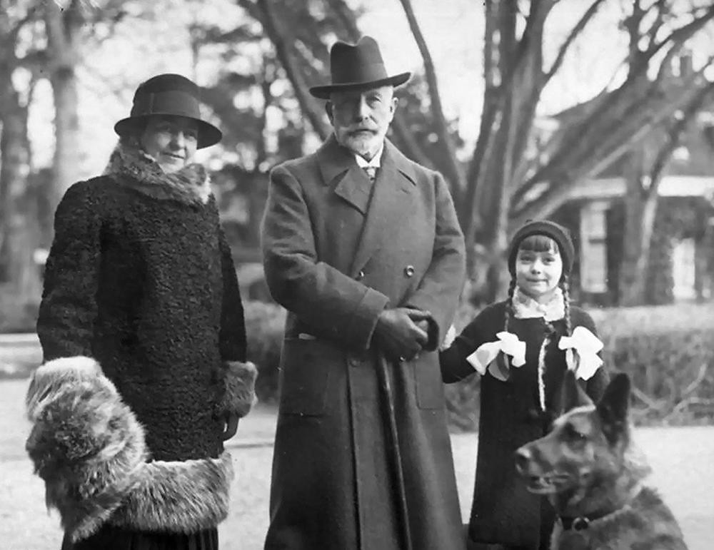 The Kaiser with his second wife, Hermine, and her daughter, Princess Henriette, 1931