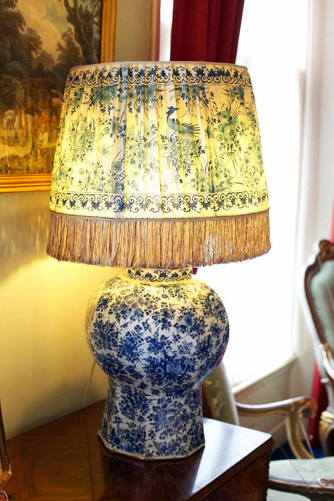 Lamp donated by Queen Wilhelmina in House Doorn. Credit Sebastiaan ter Burg