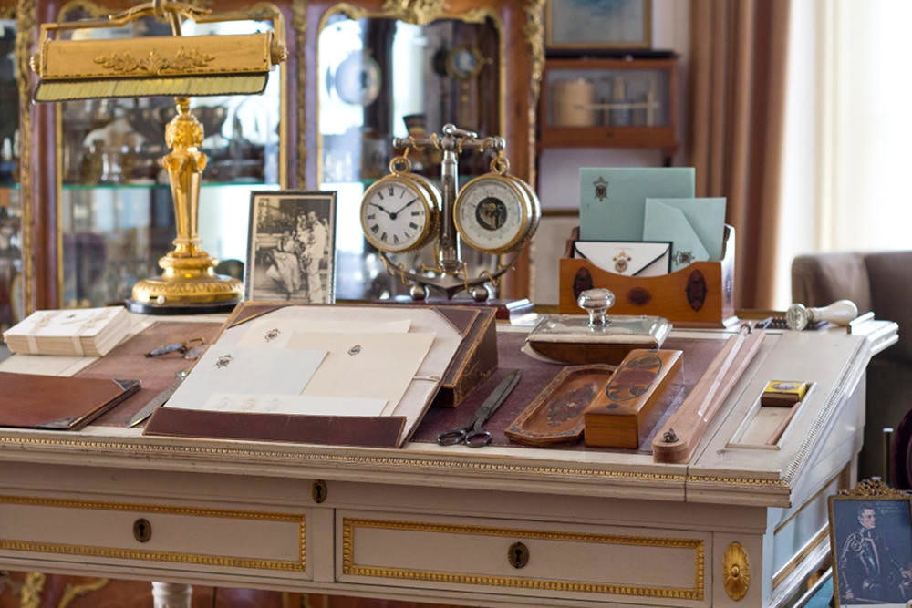 Doorn House work table. Credit Hans Splinter, flickr