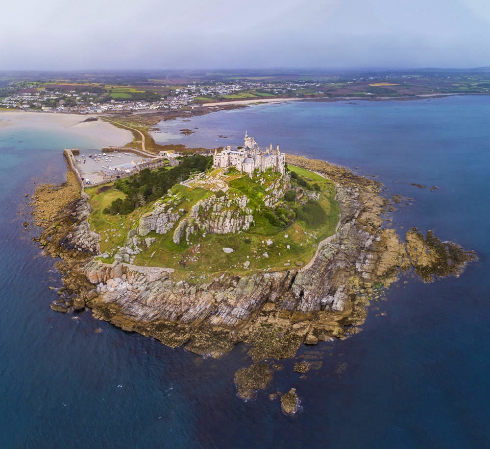 St Michael's Mount, Cornwall, England. Credit Chensiyuan