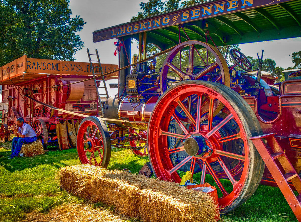 Burrell Steam engine 3902 'Elizabeth', built in 1921, powers a Ransomes threshing machine at the New Forest Show. Credit Anguskirk, flickr