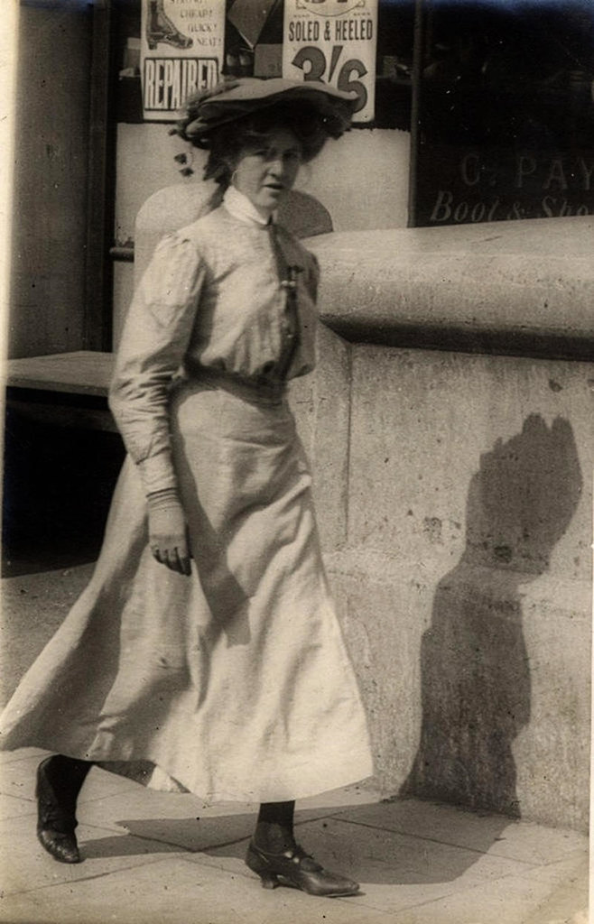 You've been spotted again, Mr Photoblogger. Kensington, 1906