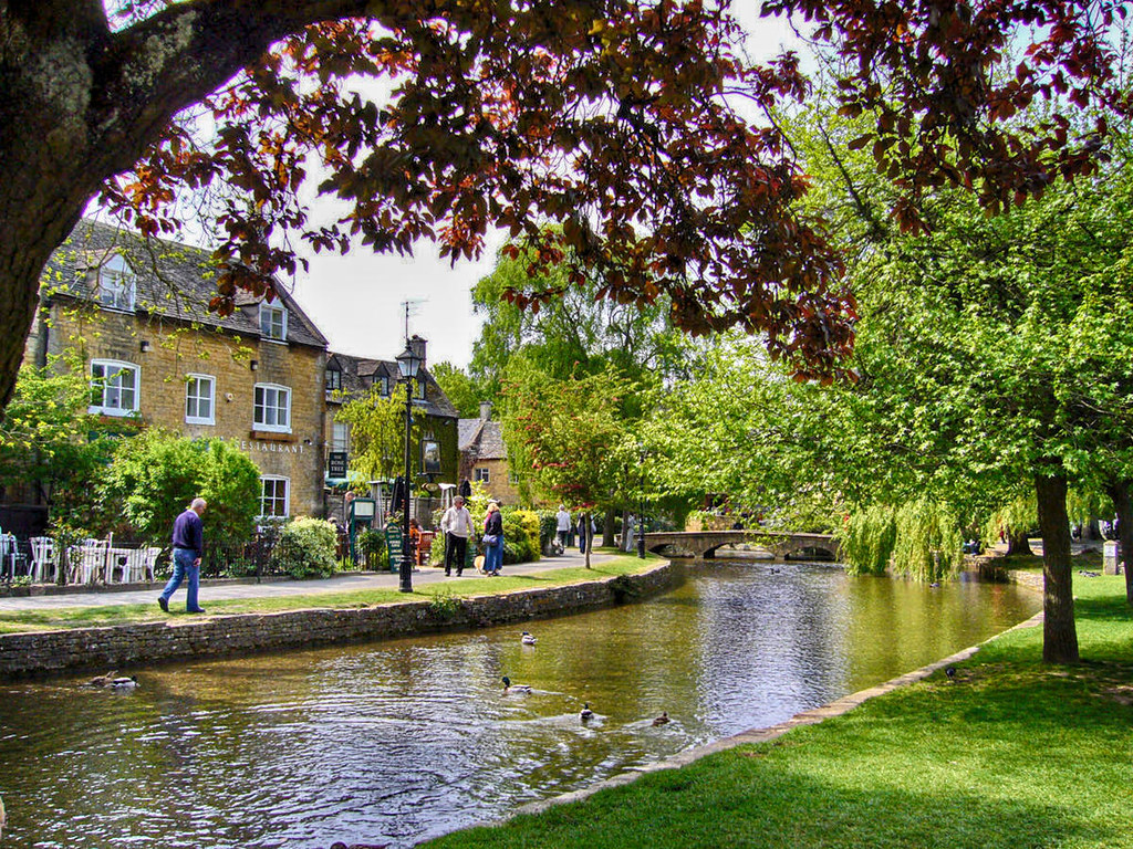 Bourton on the water, Gloucestershire. Credit Tanya Dedyukhina