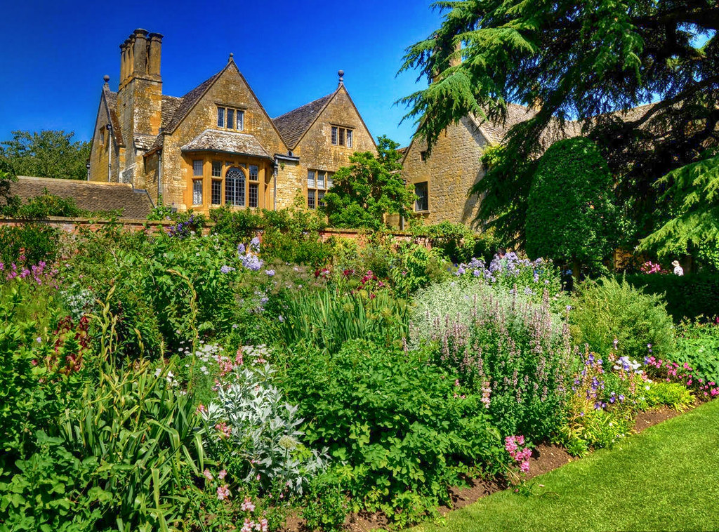 Hidcote Manor Garden, Gloucestershire. Credit Baz Richardson, flickr