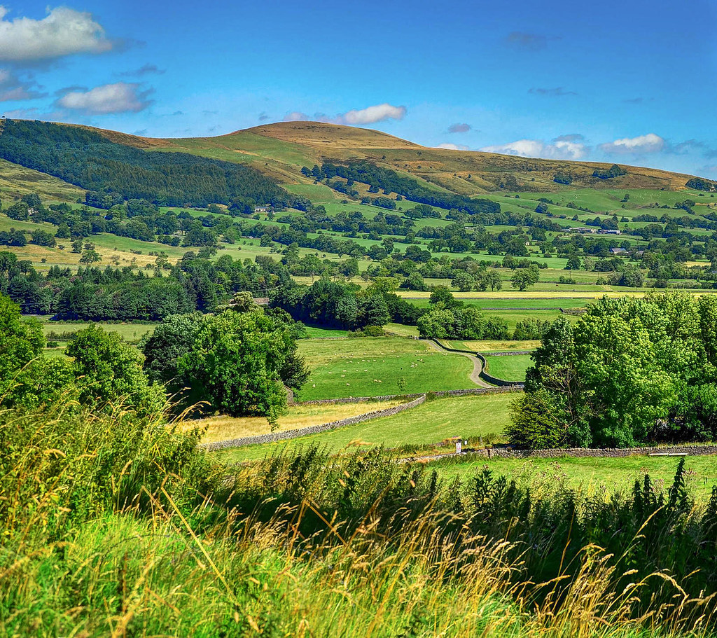 The countryside at Castleton in the Peak District. Credit Baz Richardson, flickr