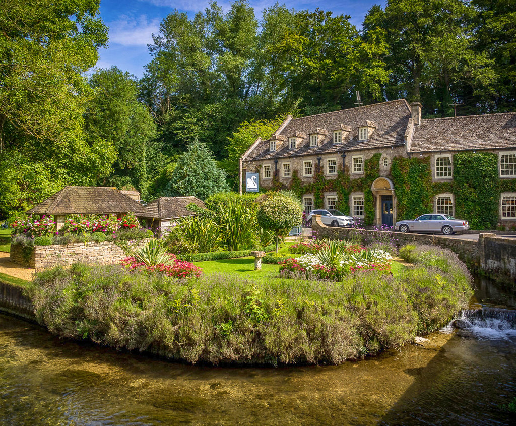 The Swan Hotel, Bibury, Gloucestershire. Credit Bob Radlinski, flickr