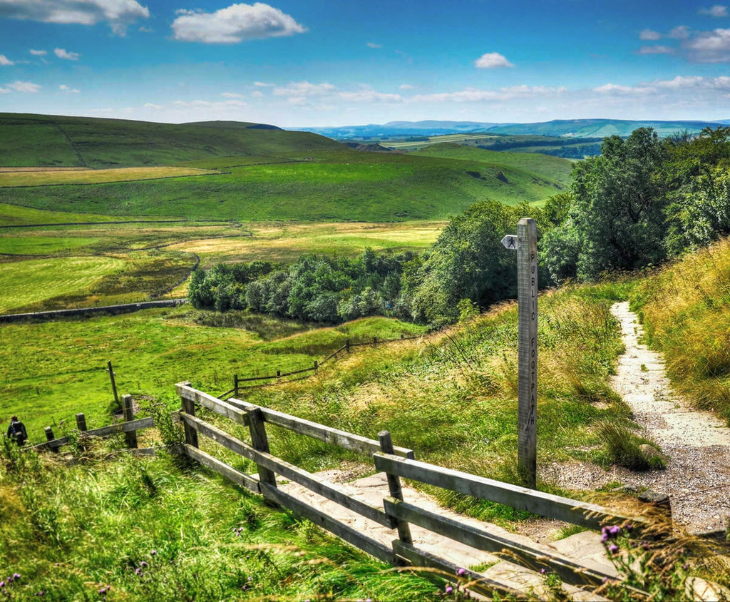 Footpath at Mam Tor, Peak District, Derbyshire. Credit Baz Richardson