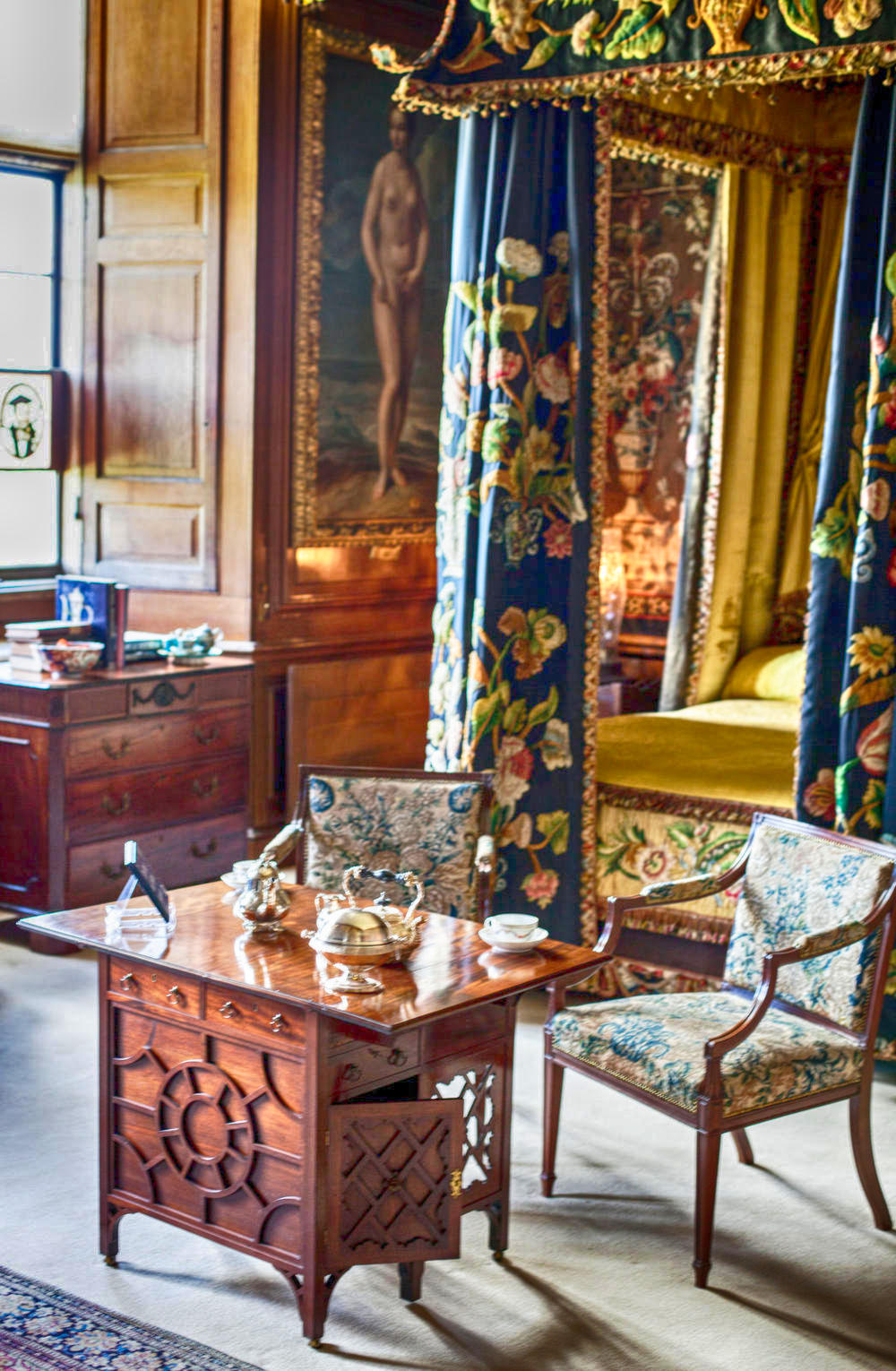 The Black & Yellow Bedroom, Burghley House. Credit Greta Georgieva, flickr