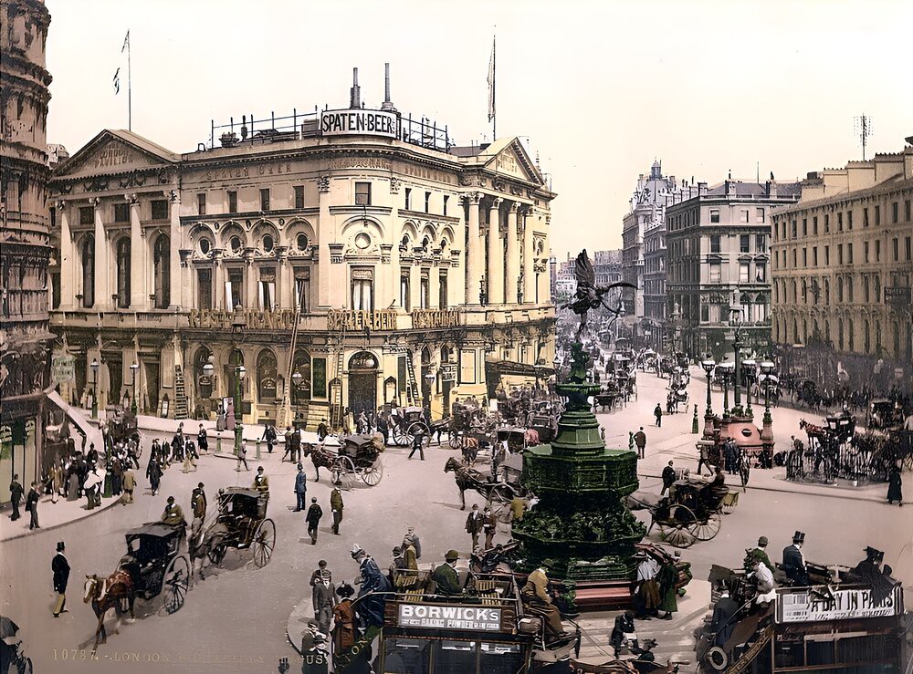Piccadilly Circus, London 1895